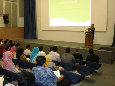 Ms Lauren Knight, Second Secretary, spoke to Universiti Teknologi Mara (UiTM) Terengganu students and staff about her experiences working at the Australian High Commission.